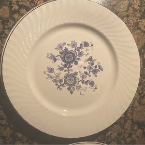 6 Dinner plates and 4 salad plates no chips no stains